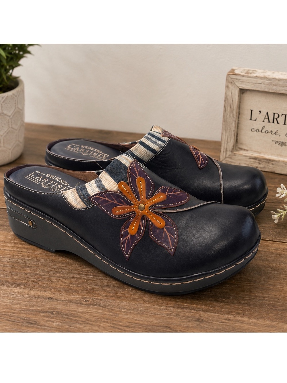 New L'ATISTE Black Leather Spring Step "Sova" Floral Slip-On Mules Tan Accents